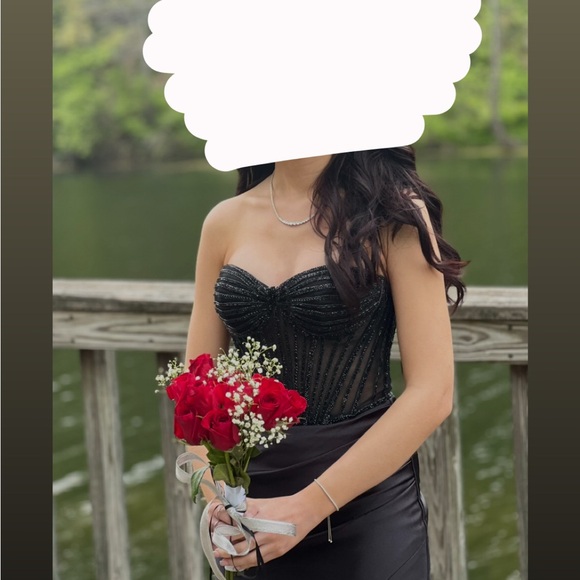 Black prom dress worn once no sweat stains no signs of wear and tear clean